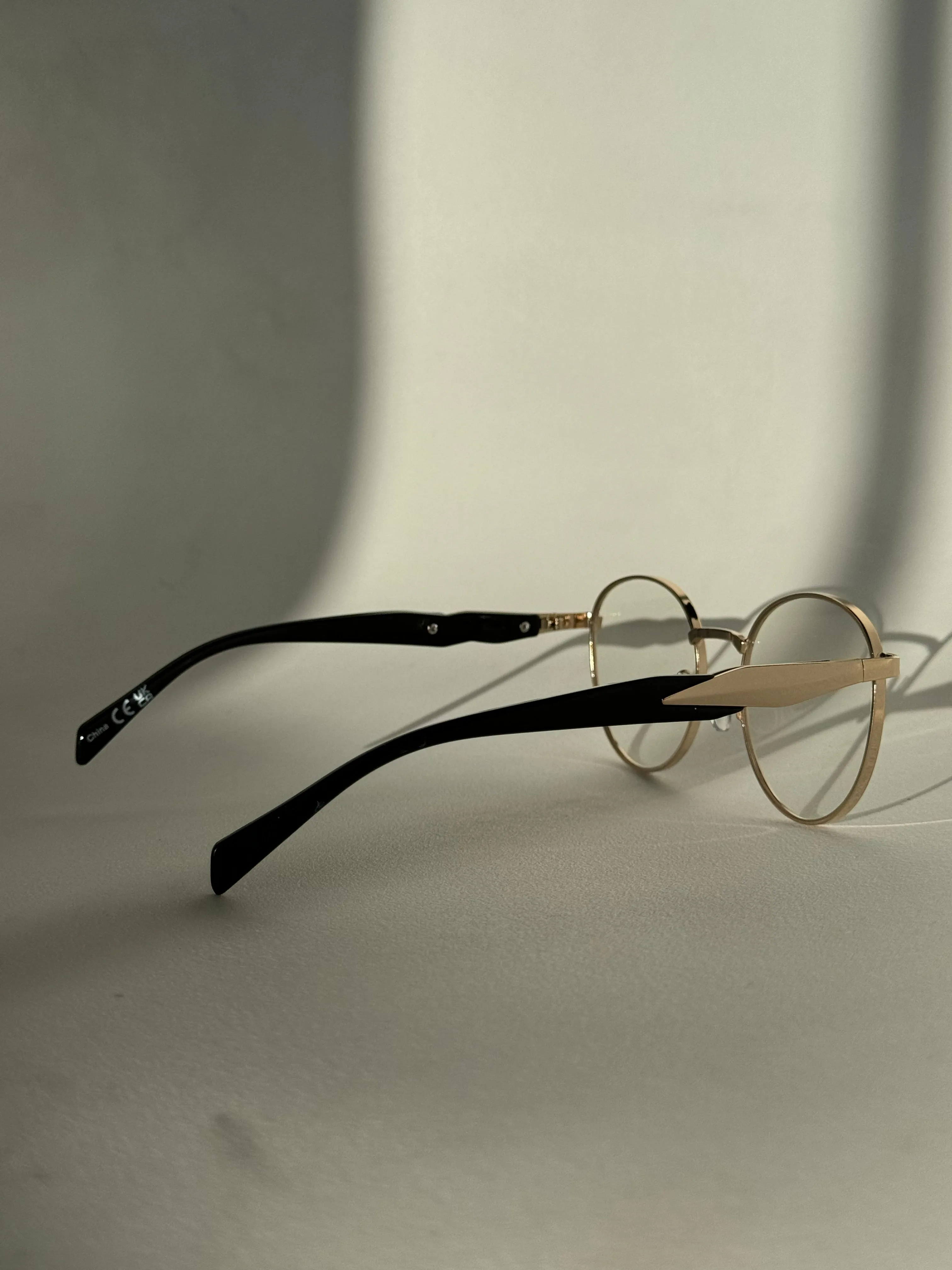 Davon Classic 80s Style Sunglasses In Clear