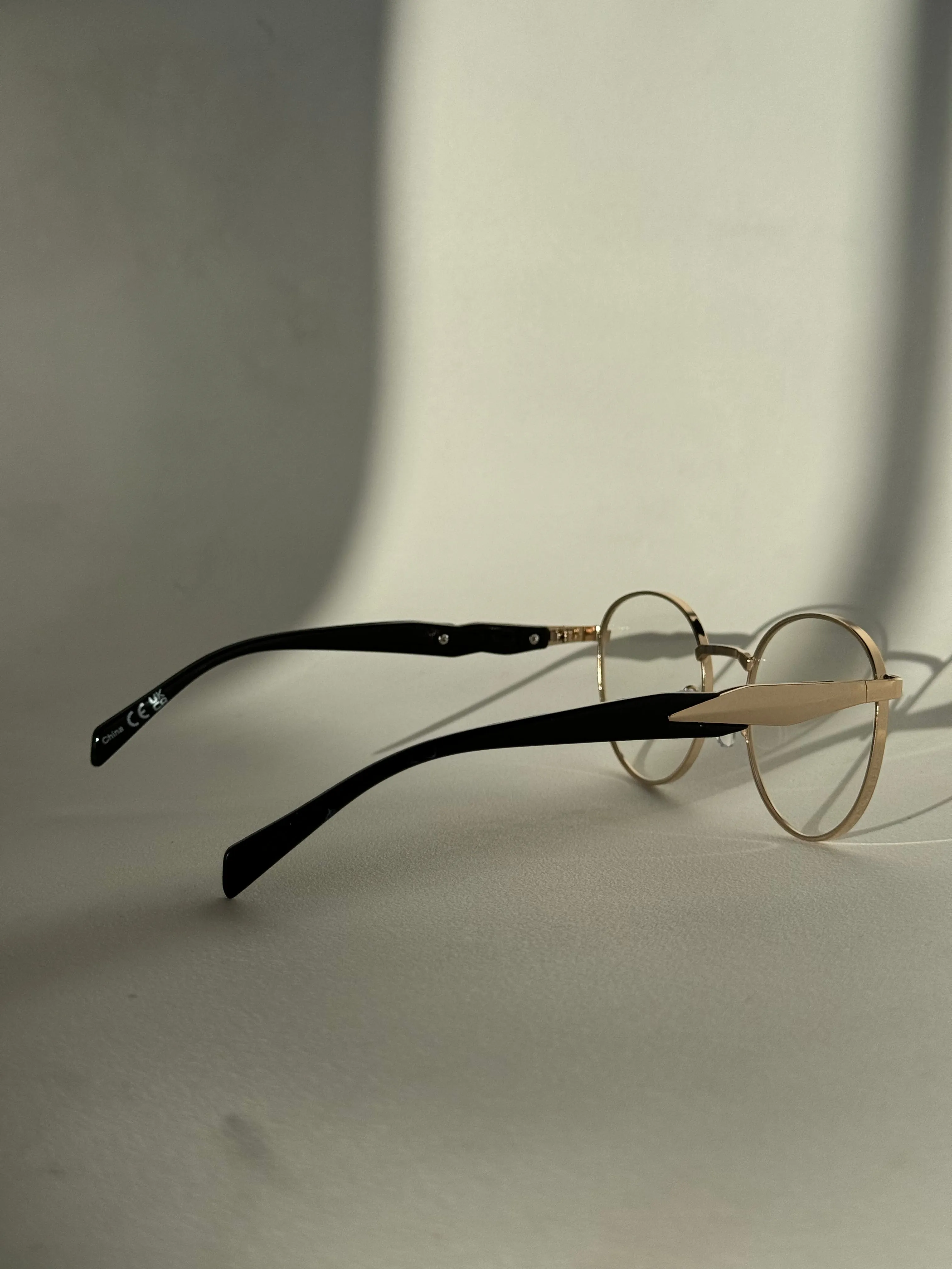 Davon Classic 80s Style Sunglasses In Clear