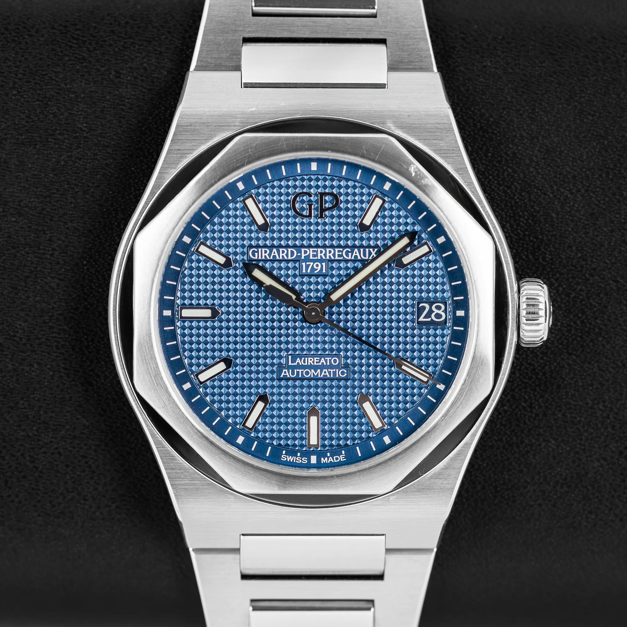 Girard Perregaux Laureato 81010-11-431-11A