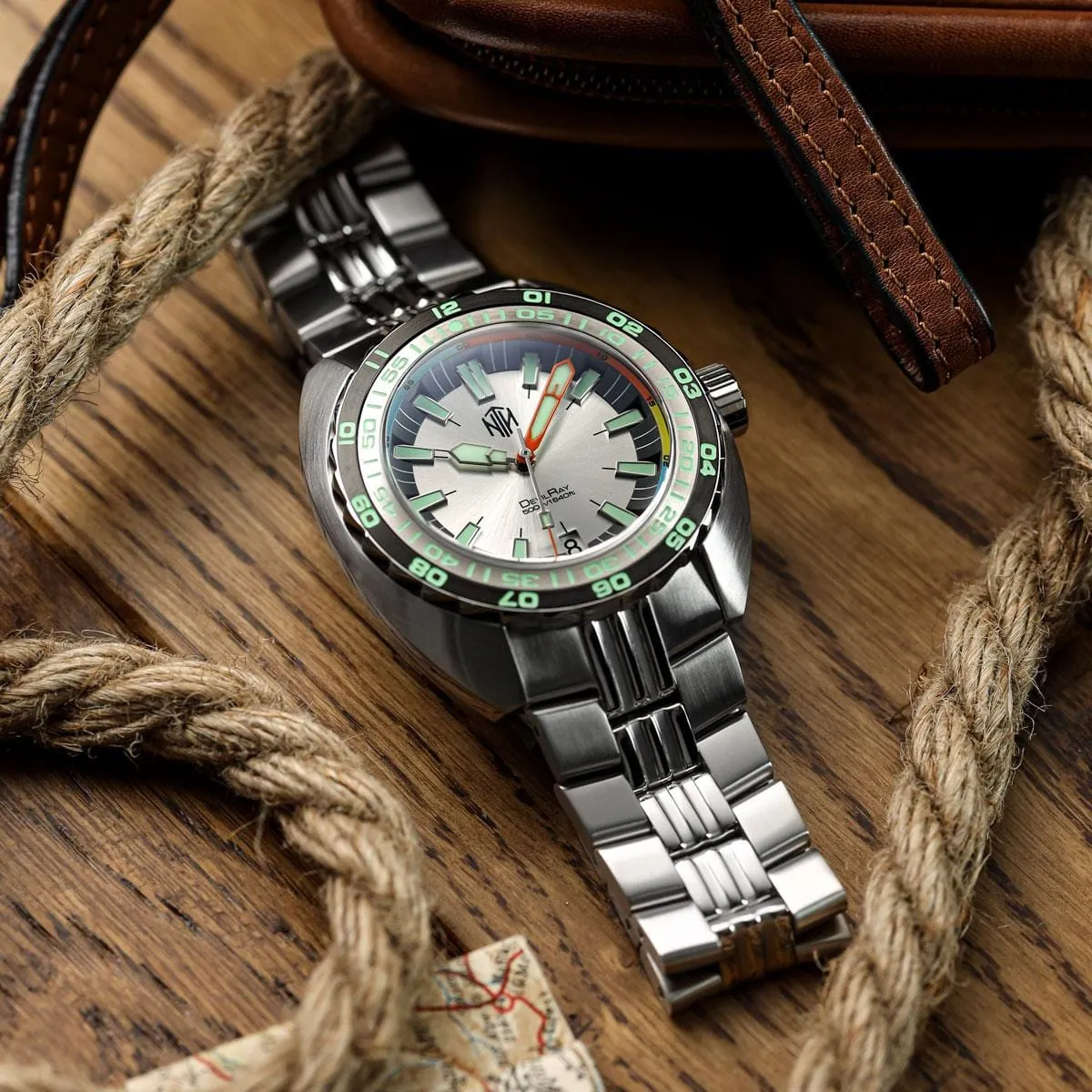NTH DevilRay Automatic Dive Watch - No Date - Silver Sunburst
