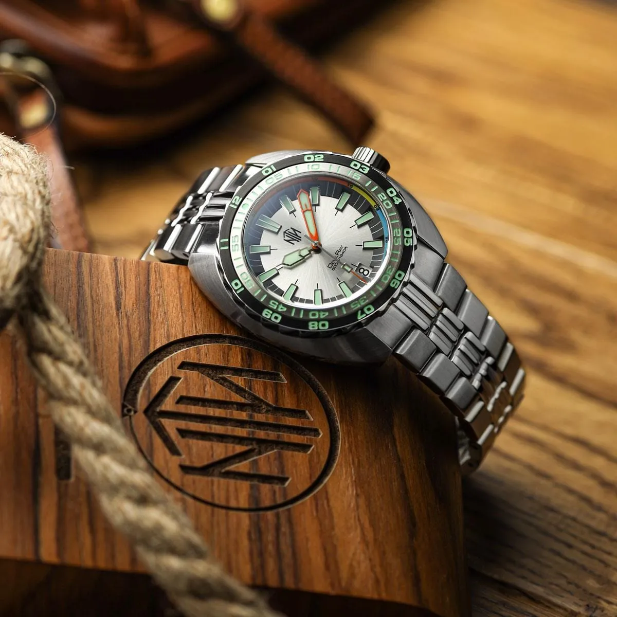 NTH DevilRay Automatic Dive Watch - No Date - Silver Sunburst