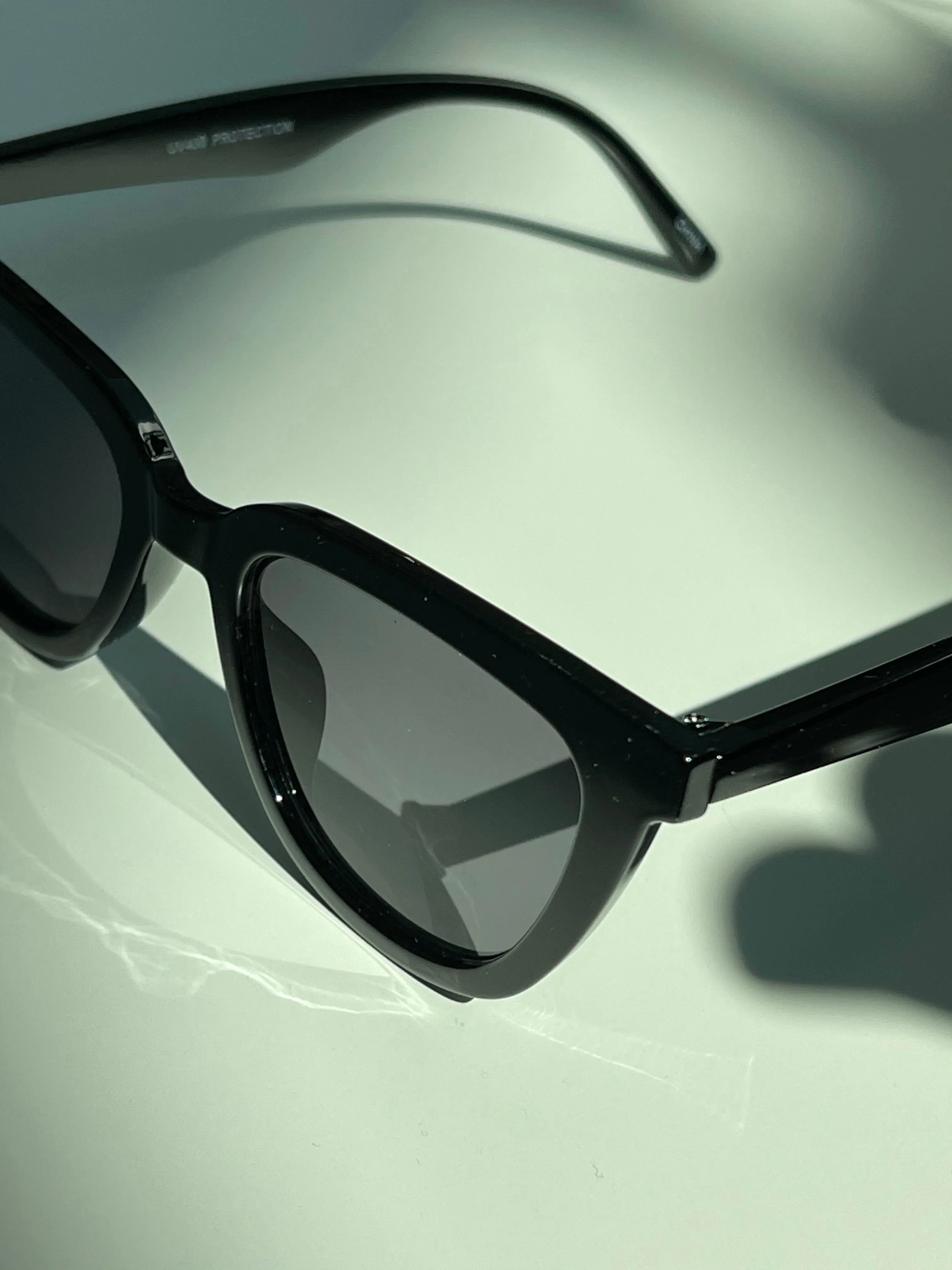 Regina Retro Square Sunglasses In Gloss Black